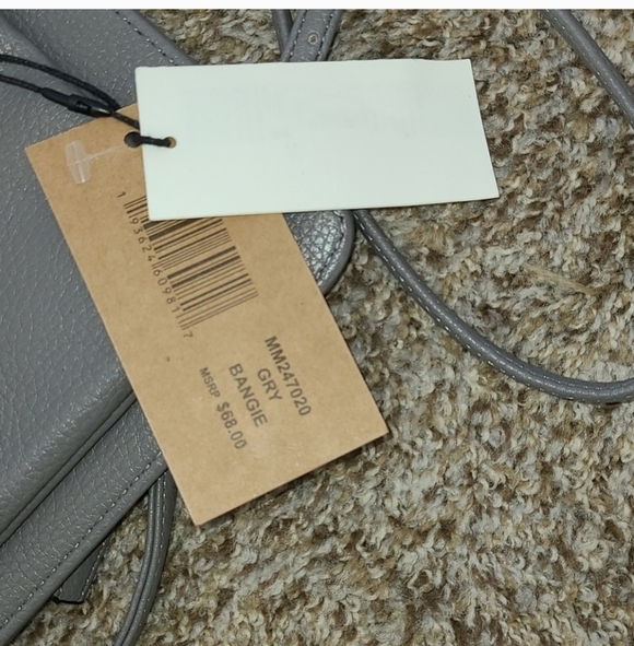 Steve Madden Crossbody Bag with Modern Design - Picture 5 of 5